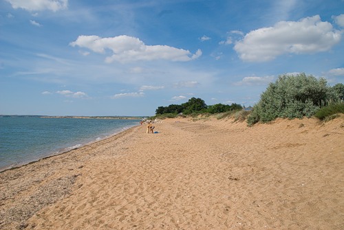 отличный песчаный пляж в Героевке