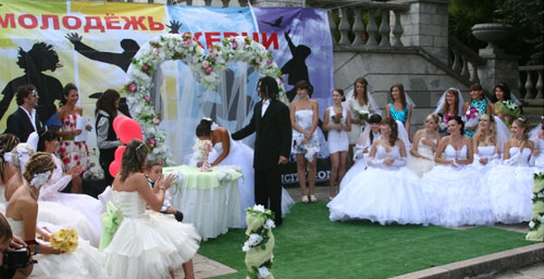 Парад невест 2011 в Керчи